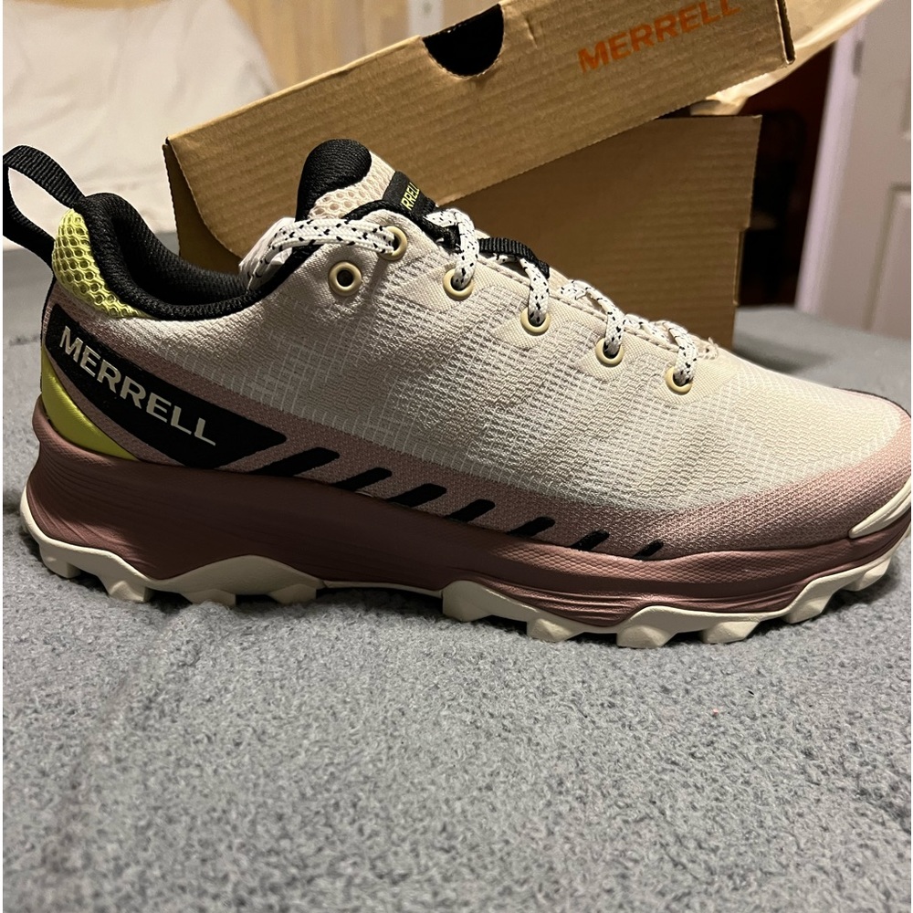 New in box women’s size 9 Merrell shoes